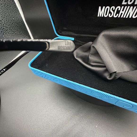 NWOT Moschino Black Sunglasses retail $148 - Picture 5 of 11